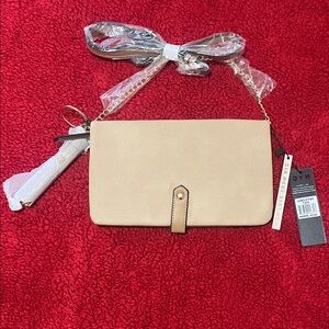 Stylish Tan Crossbody Bag with Chain Strap